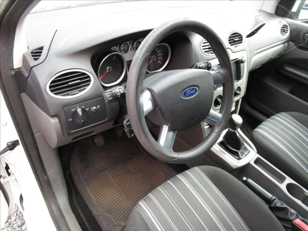 2010 Ford Focus - 28