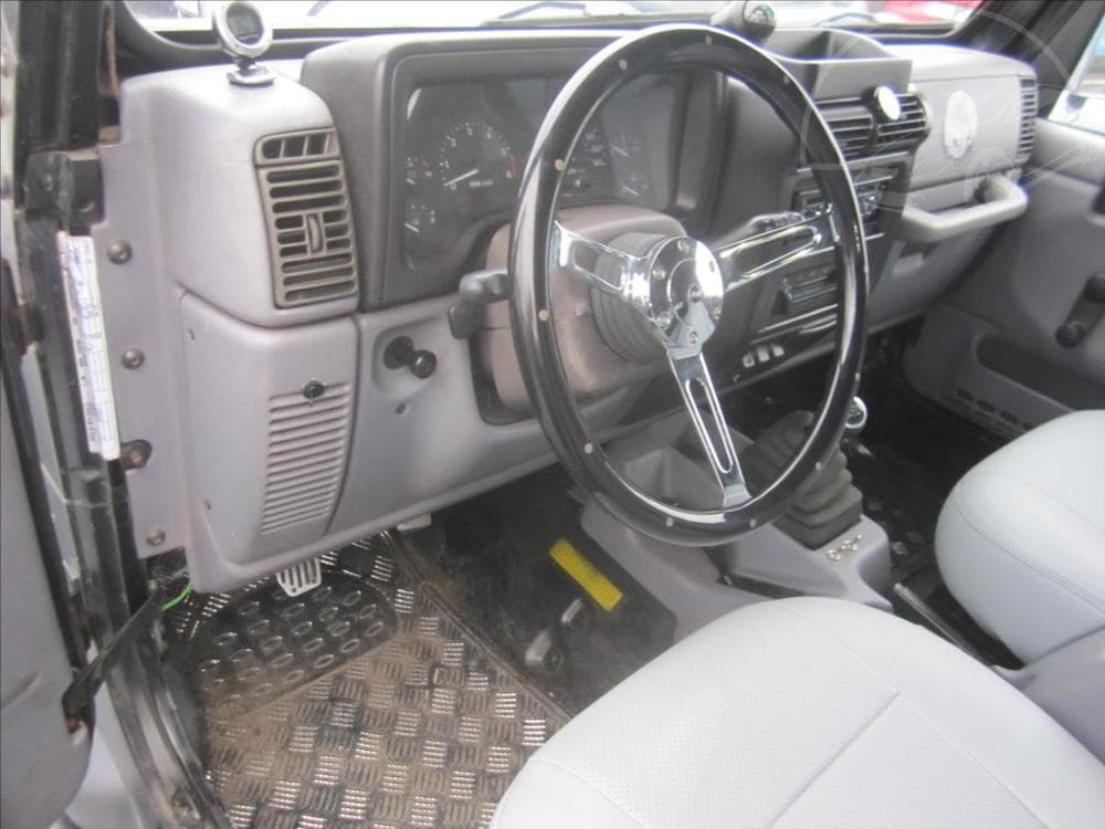 1998 Jeep Wrangler - 11