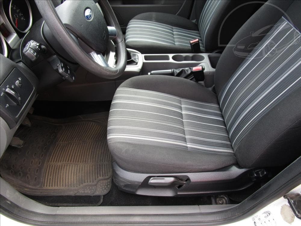 2010 Ford Focus - 31