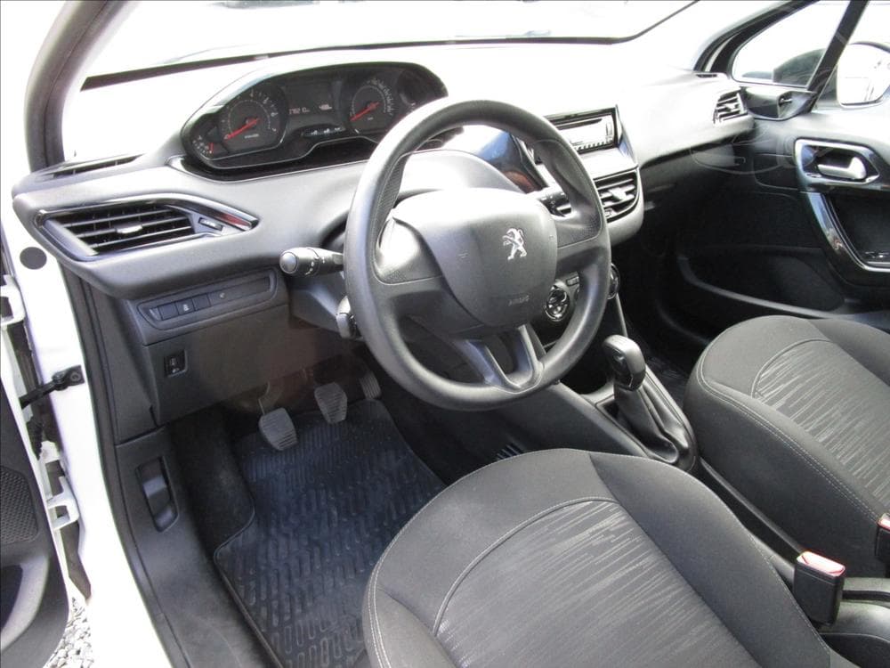 2013 Peugeot 208 - 11
