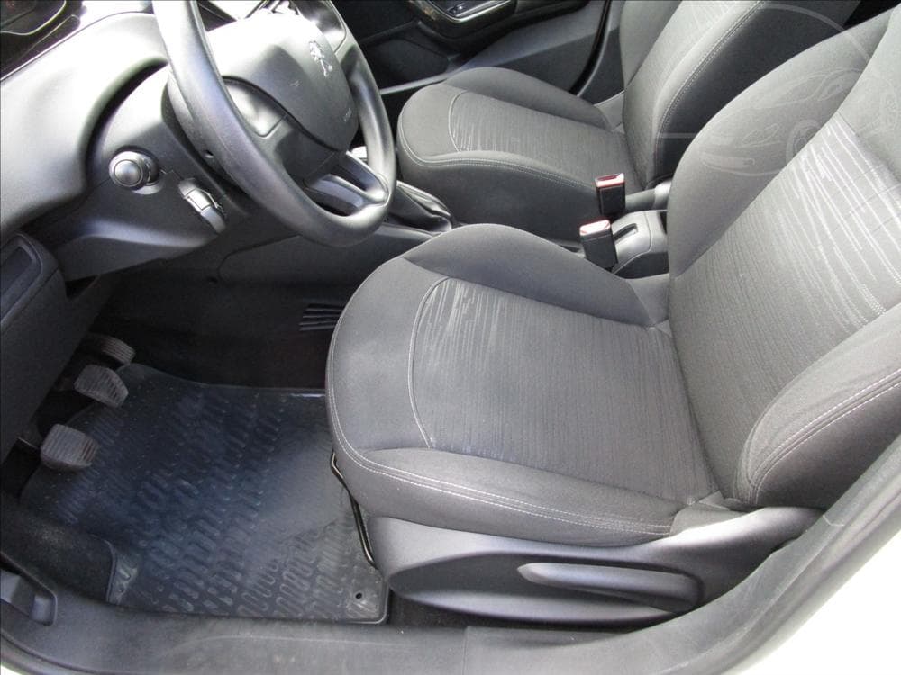 2013 Peugeot 208 - 12