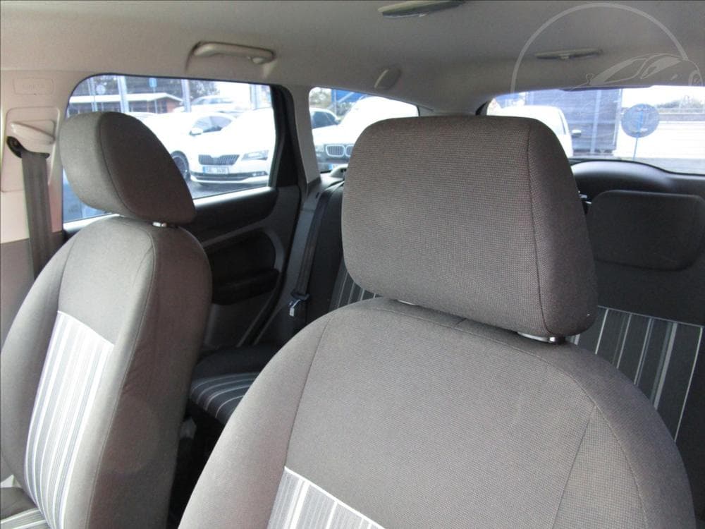 2010 Ford Focus - 37