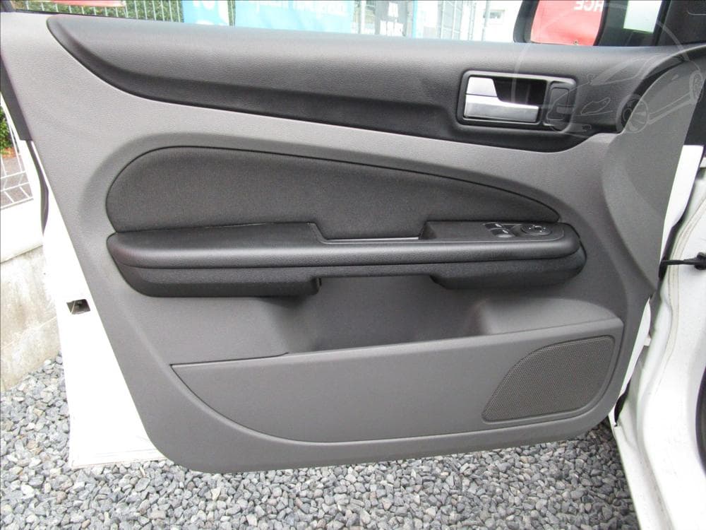 2010 Ford Focus - 40