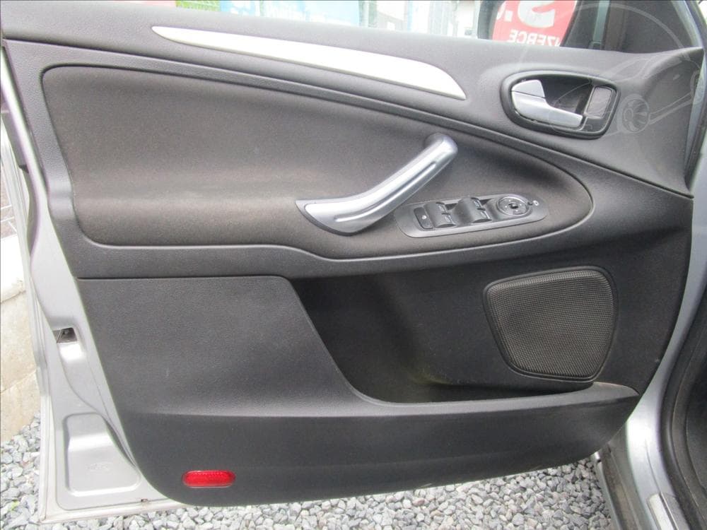 2015 Ford S-MAX - 14