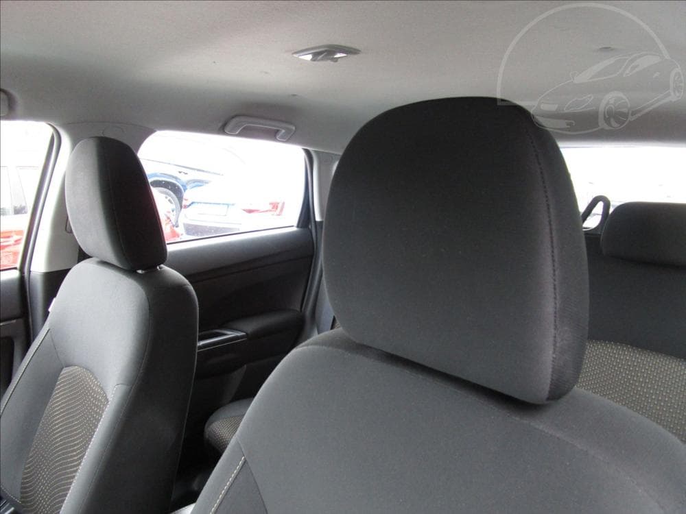 2015 Mitsubishi ASX - 14