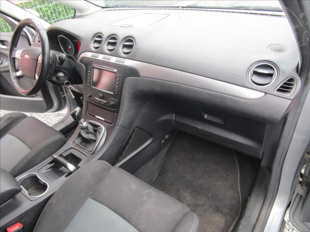 2015 Ford S-MAX - 15