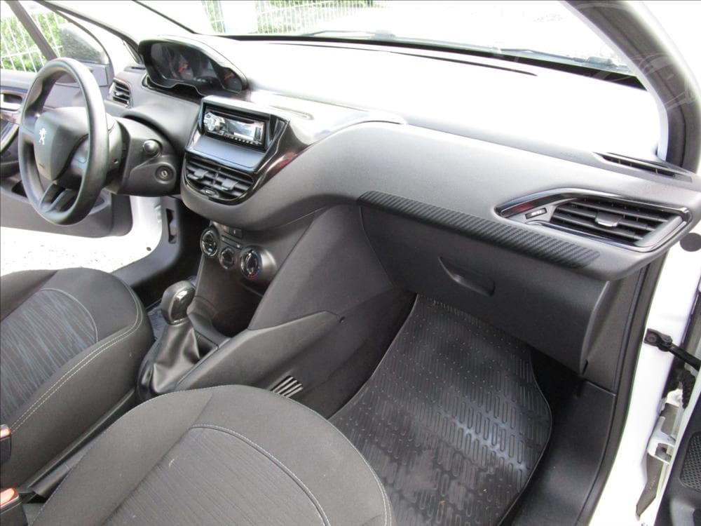 2013 Peugeot 208 - 16