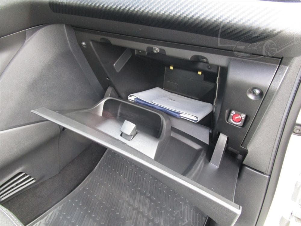 2013 Peugeot 208 - 17