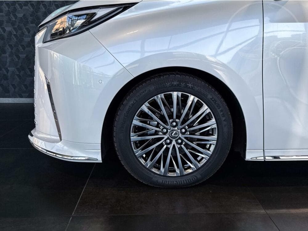 2023 Lexus LM - 17