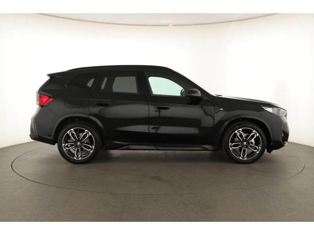 2025 BMW X1 - 11