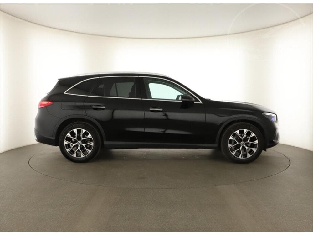 2025 Mercedes-Benz GLC - 11