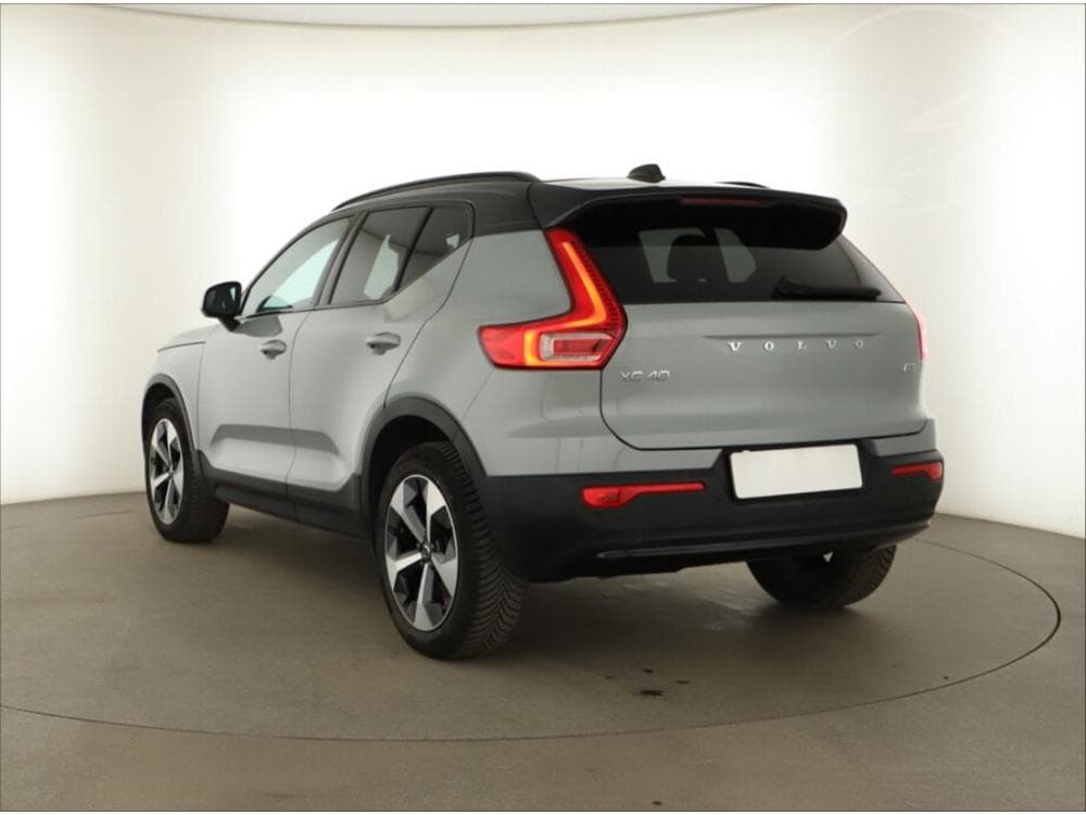 2023 Volvo XC40 - 7