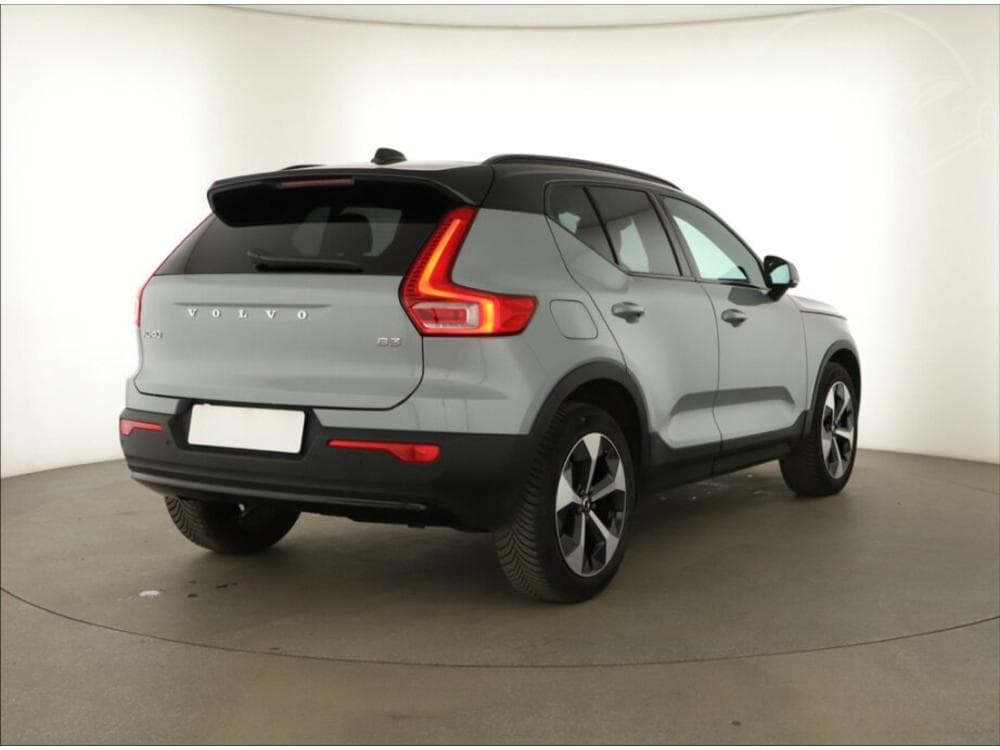 2023 Volvo XC40 - 9