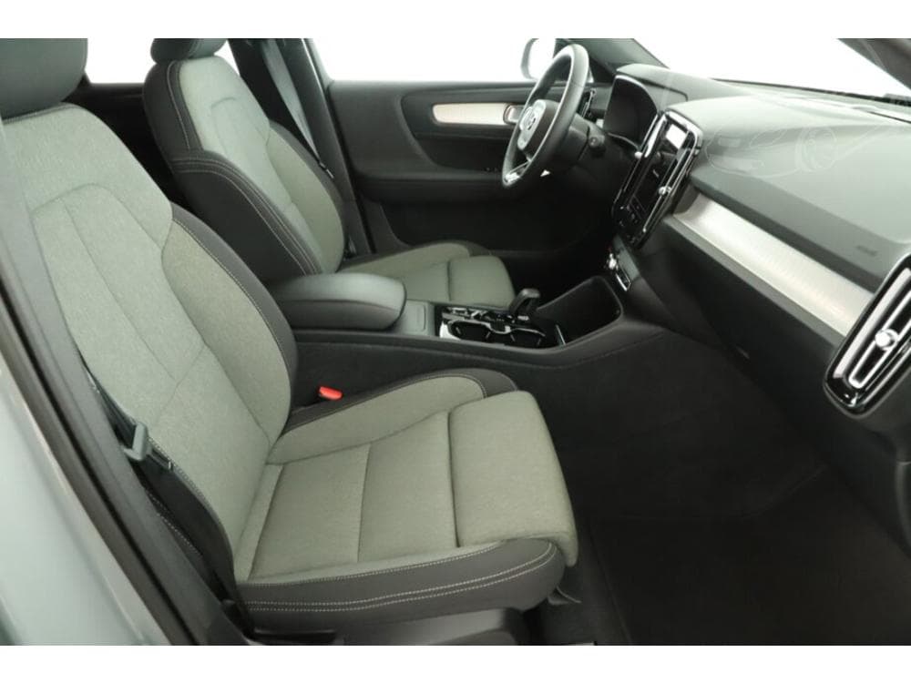 2023 Volvo XC40 - 13