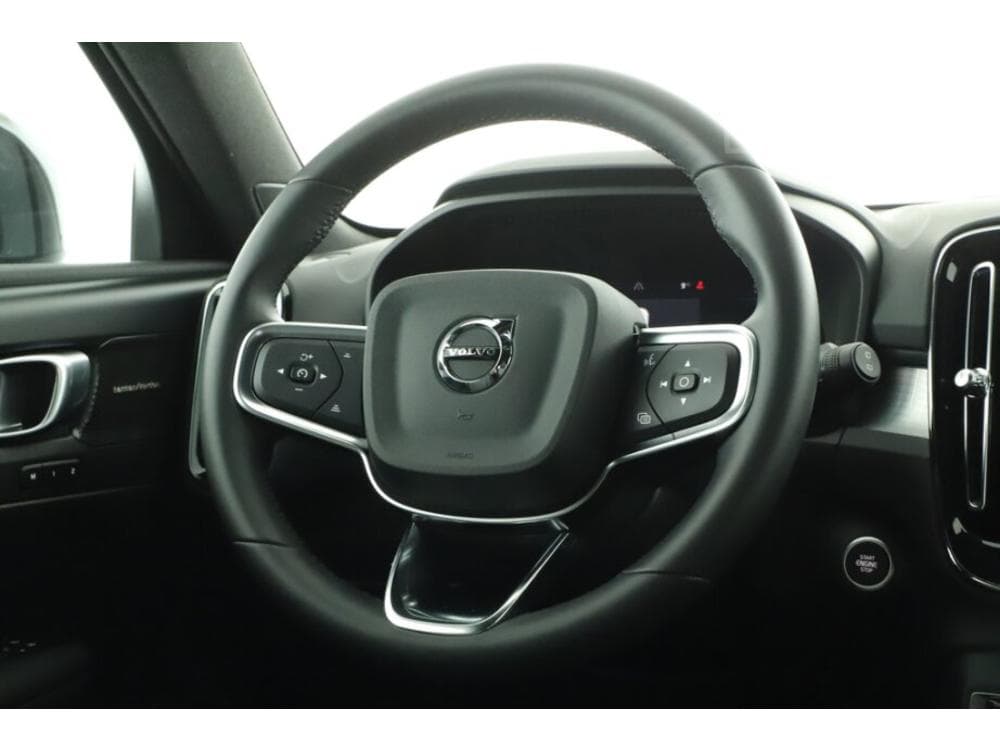2023 Volvo XC40 - 27
