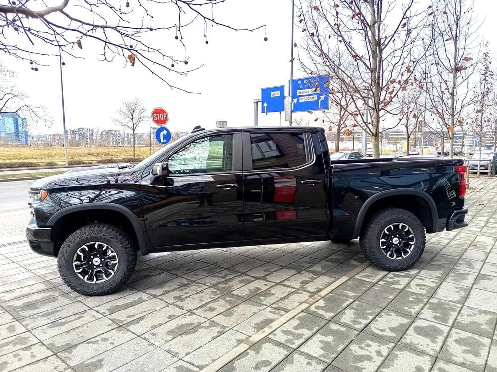 2025 Chevrolet SILVERADO - 16