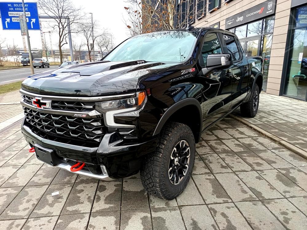 2025 Chevrolet SILVERADO - 19