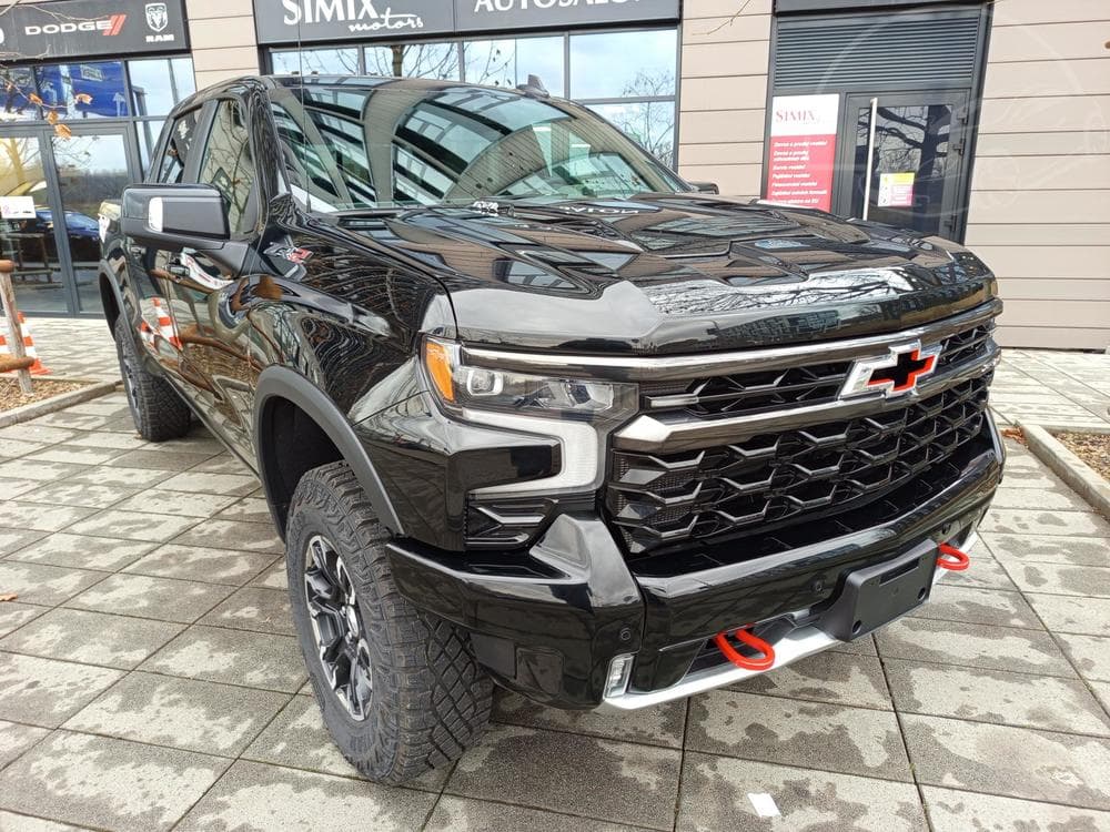 2025 Chevrolet SILVERADO - 25