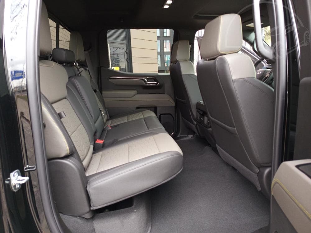 2025 Chevrolet SILVERADO - 40