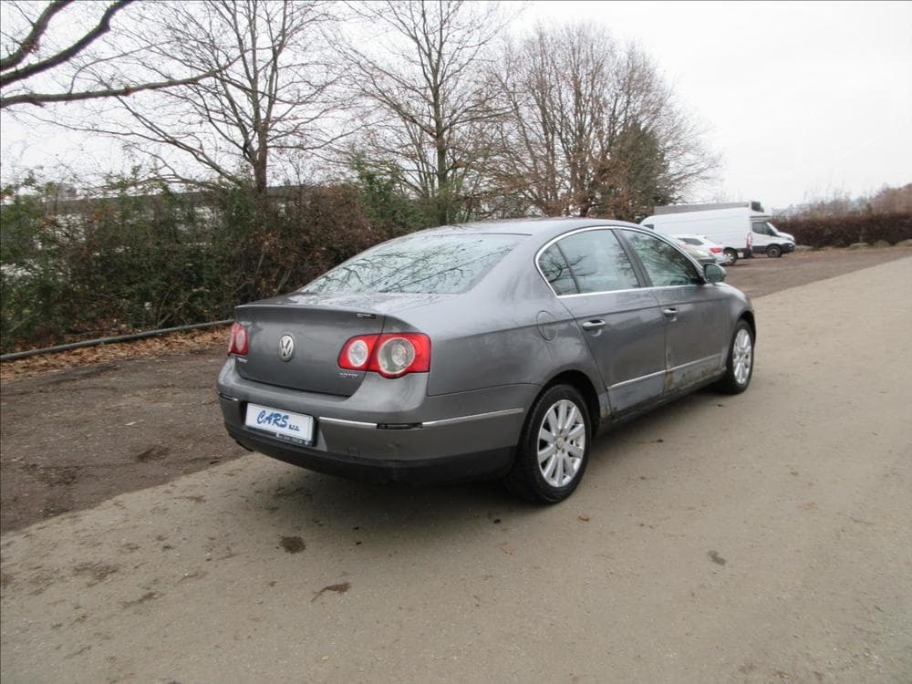 2005 Volkswagen PASSAT - 8