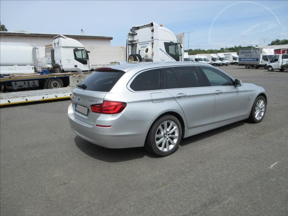 2011 BMW 5-SERIES - 8