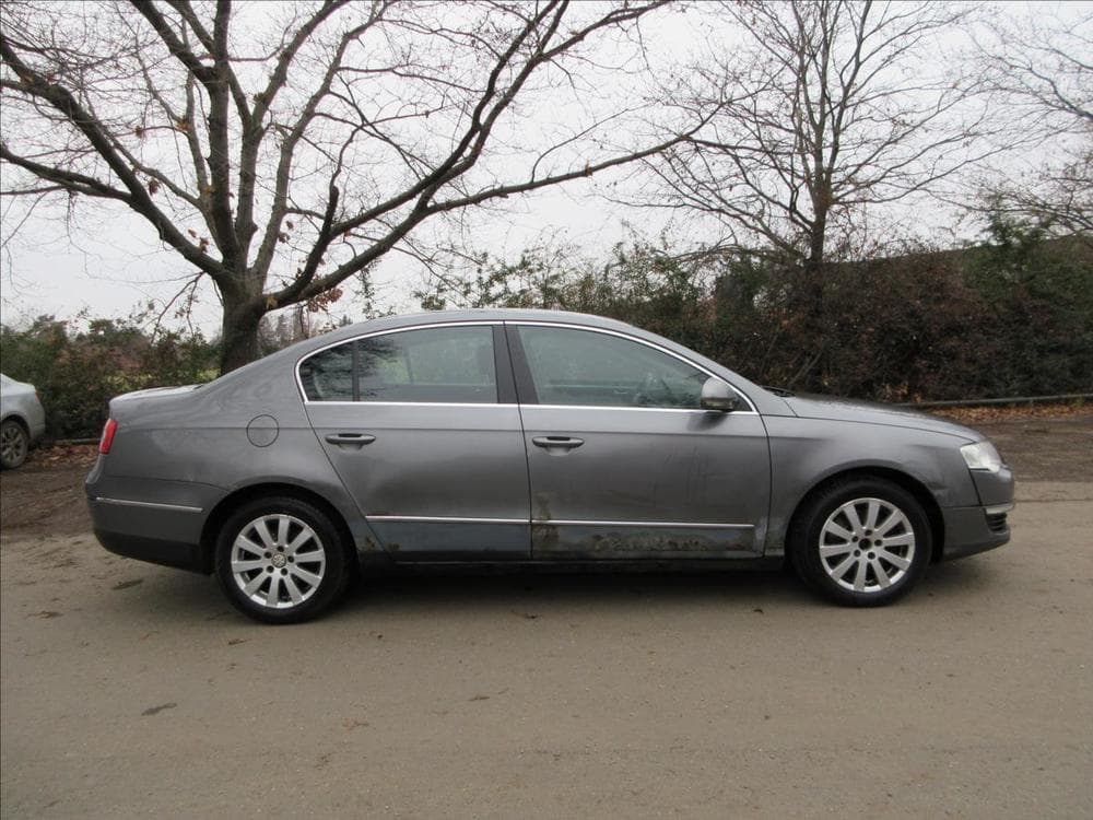 2005 Volkswagen PASSAT - 9