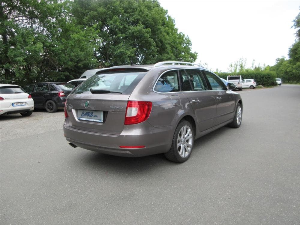 2010 Škoda SUPERB - 9