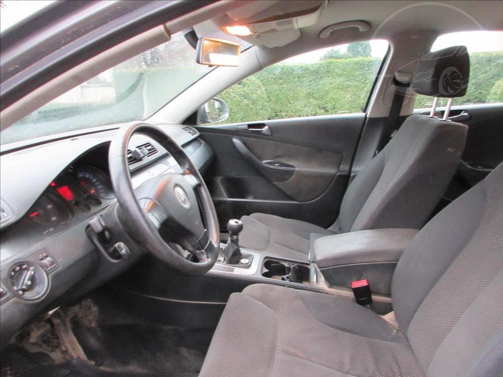 2005 Volkswagen PASSAT - 10