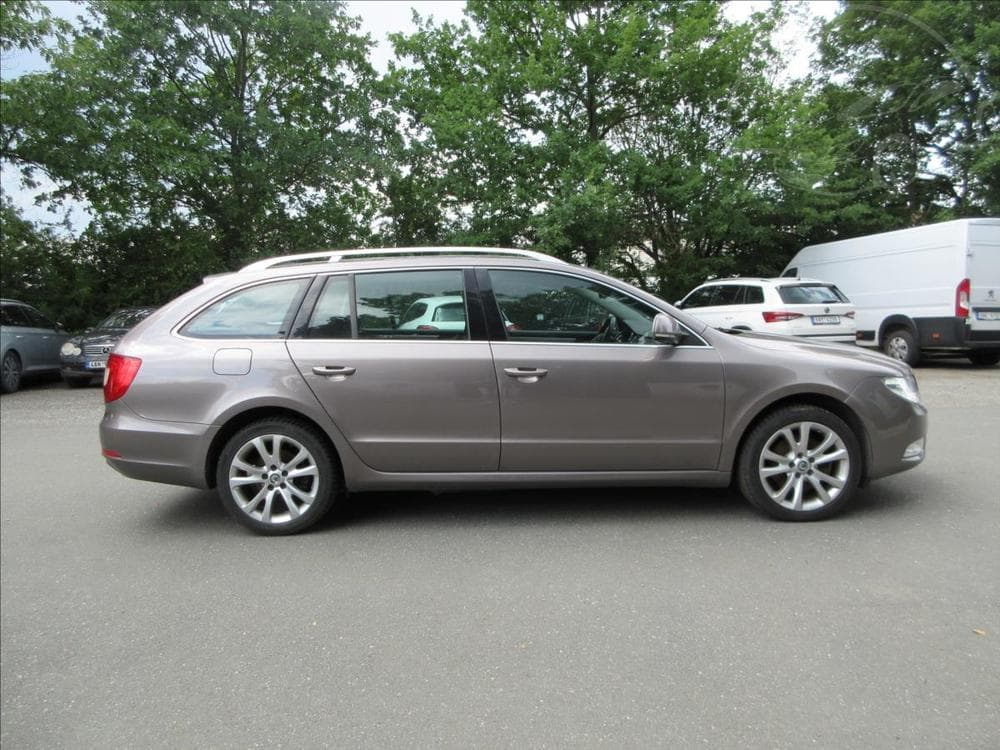 2010 Škoda SUPERB - 10