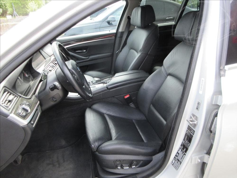 2011 BMW 5-SERIES - 10