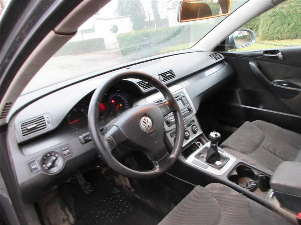 2005 Volkswagen PASSAT - 11