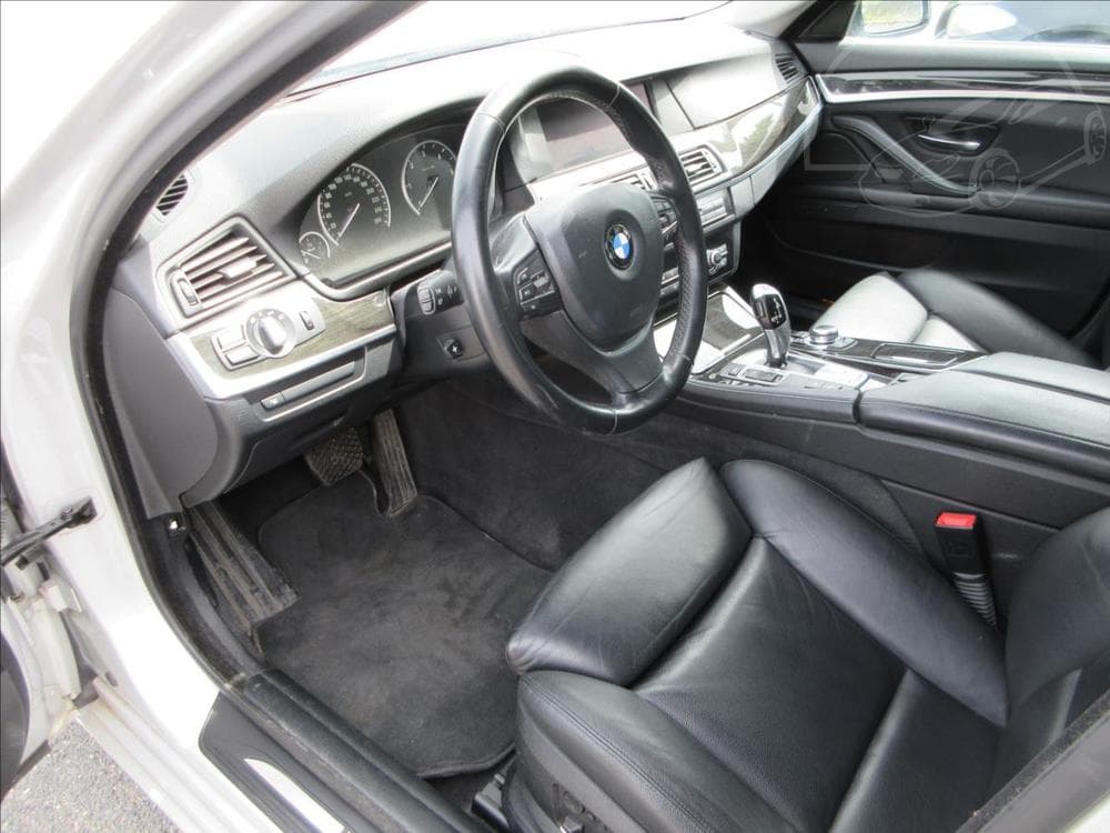 2011 BMW 5-SERIES - 11