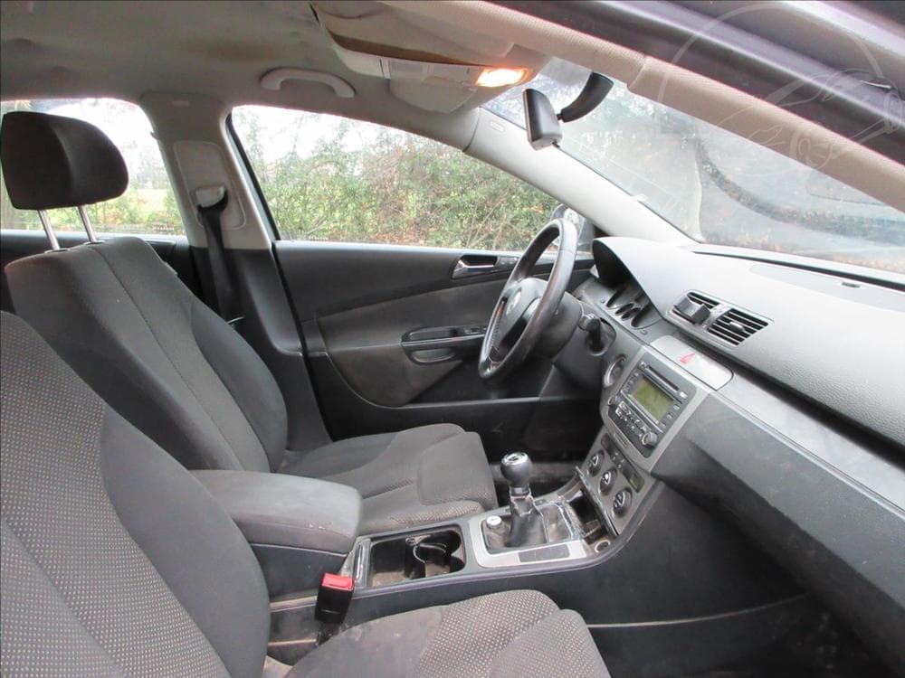 2005 Volkswagen PASSAT - 12