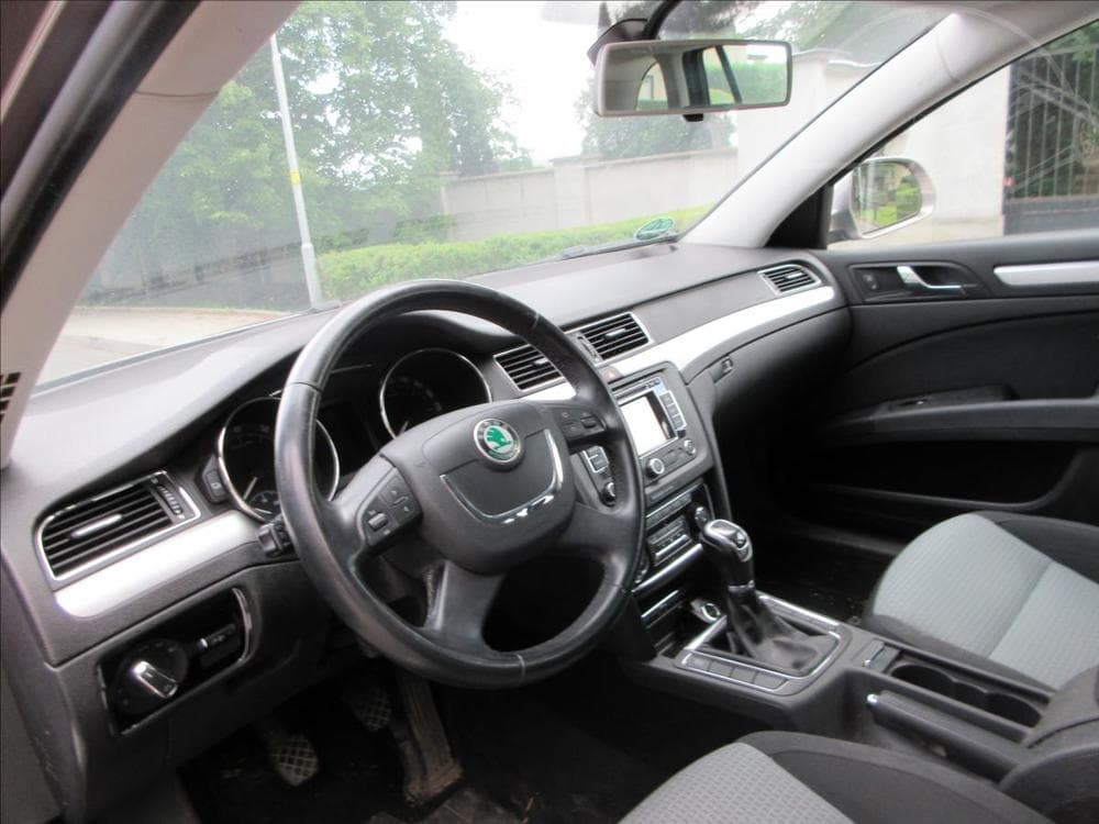 2010 Škoda SUPERB - 12