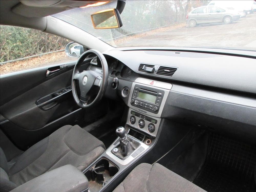 2005 Volkswagen PASSAT - 13