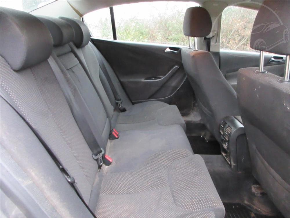 2005 Volkswagen PASSAT - 14