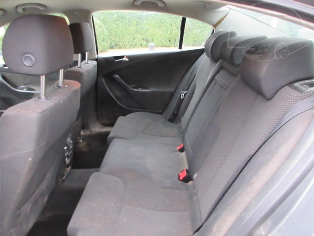 2005 Volkswagen PASSAT - 15