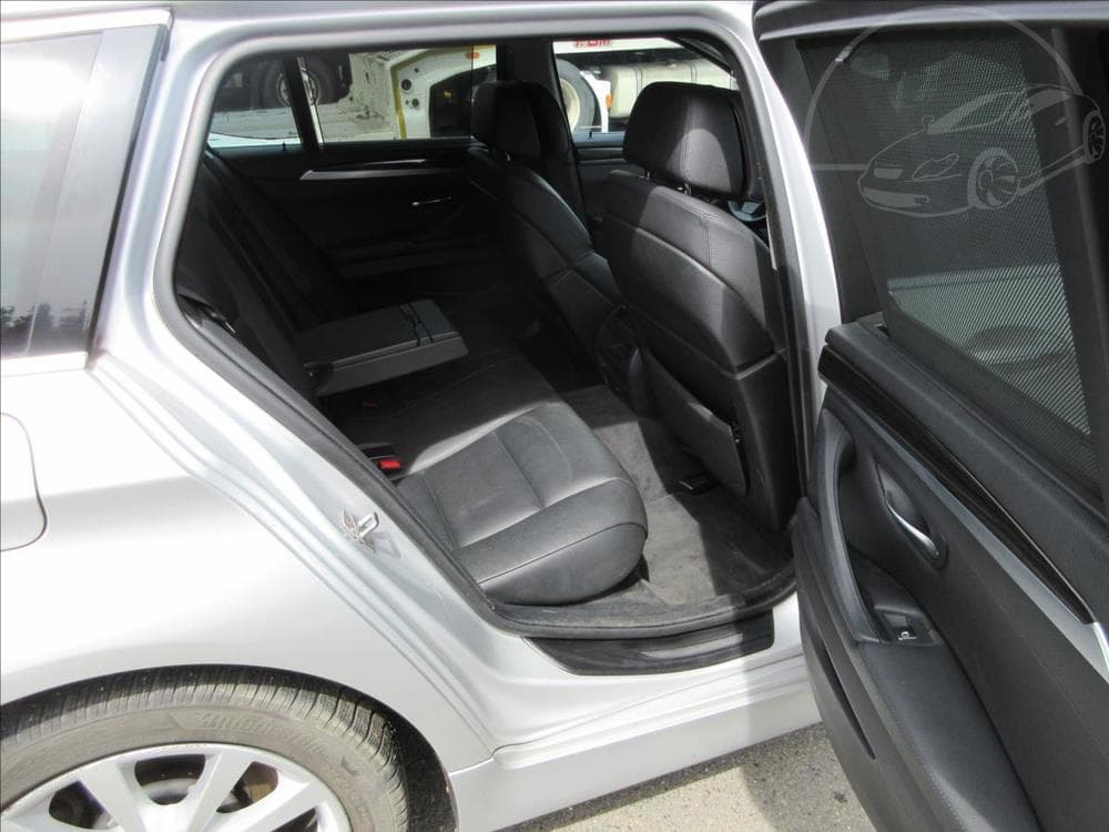 2011 BMW 5-SERIES - 15