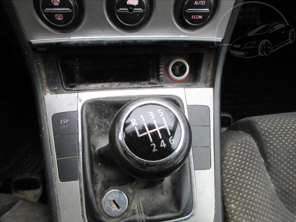 2005 Volkswagen PASSAT - 19