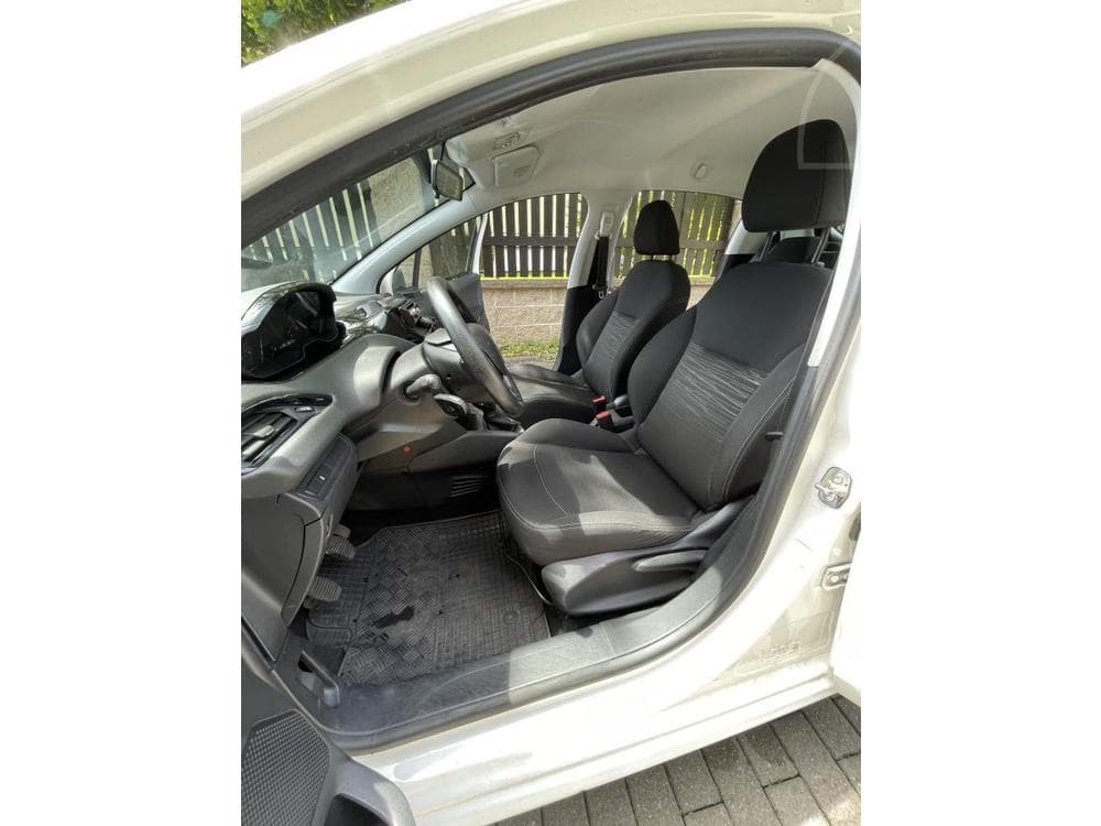 2014 Peugeot 208 - 11