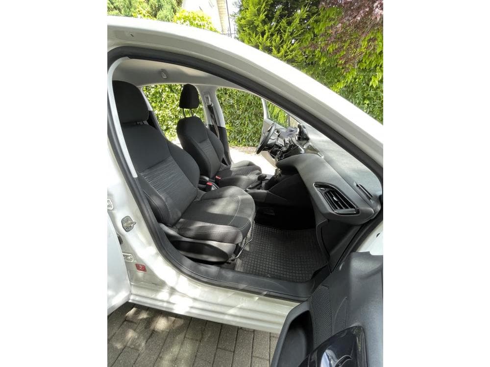 2014 Peugeot 208 - 13