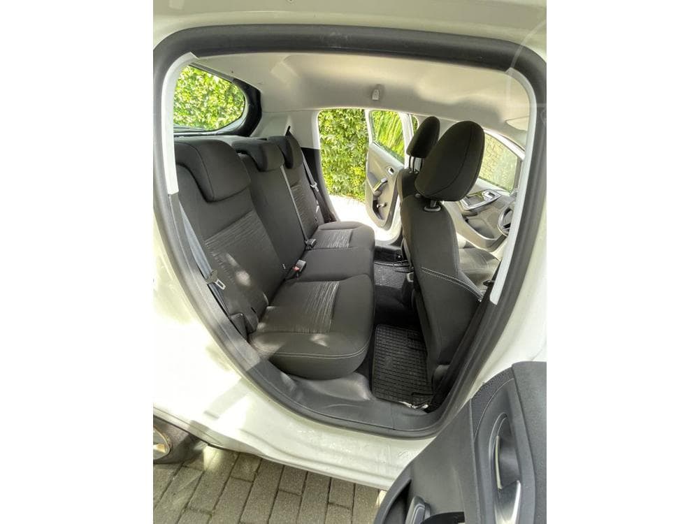 2014 Peugeot 208 - 14