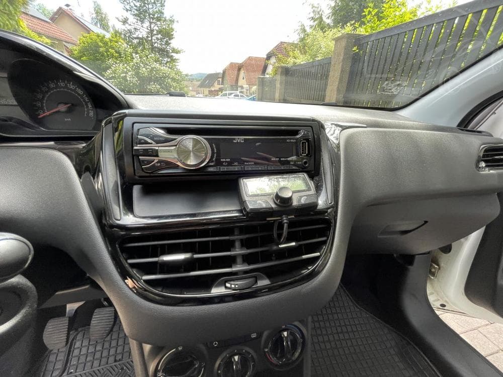 2014 Peugeot 208 - 16