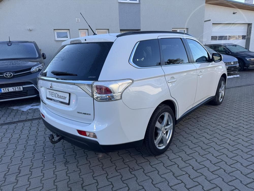 2014 Mitsubishi Outlander - 3