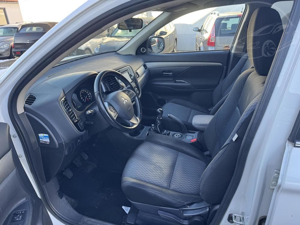 2014 Mitsubishi Outlander - 5