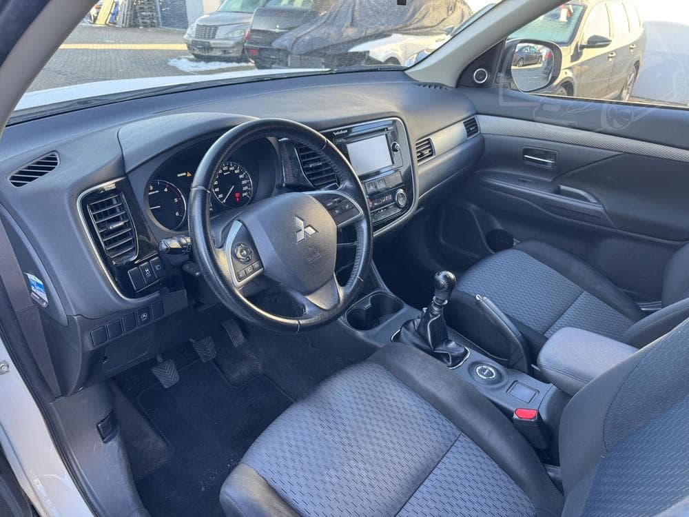 2014 Mitsubishi Outlander - 7