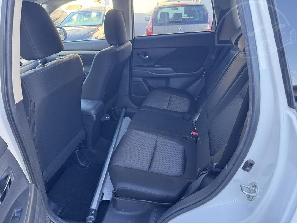 2014 Mitsubishi Outlander - 9