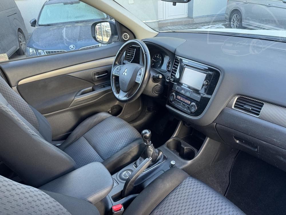 2014 Mitsubishi Outlander - 10