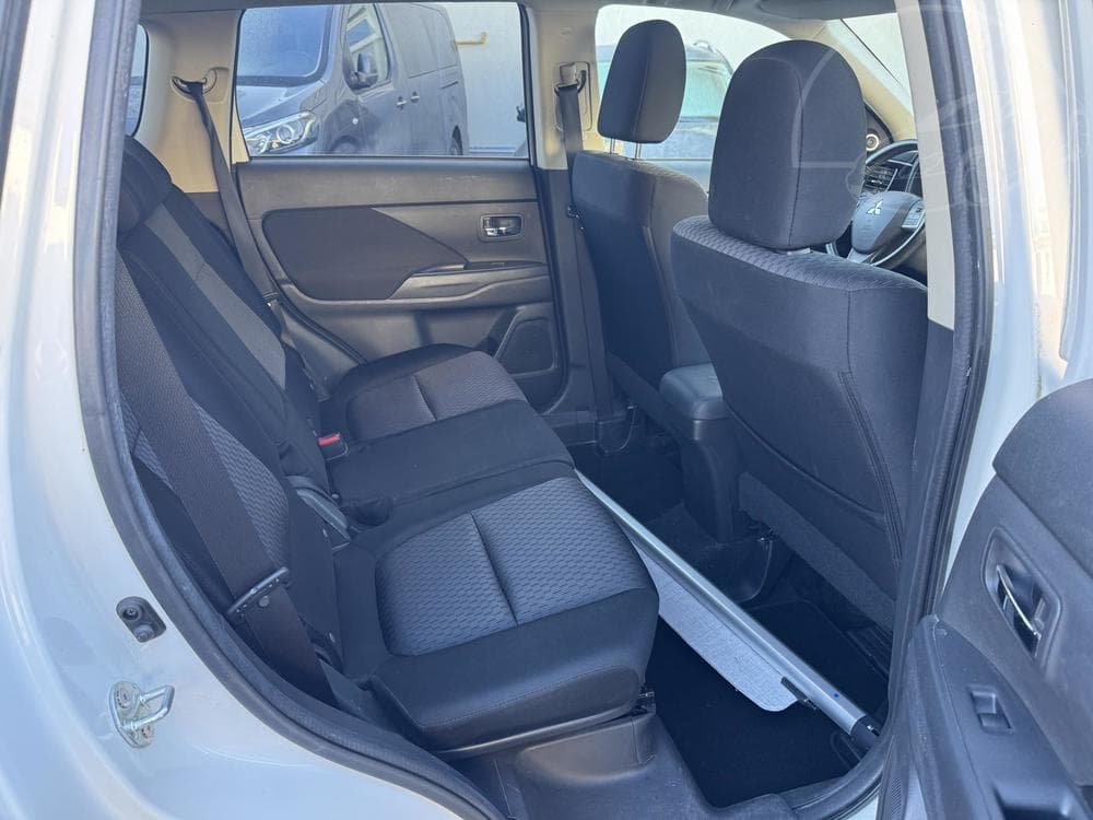 2014 Mitsubishi Outlander - 11