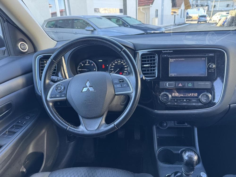 2014 Mitsubishi Outlander - 13